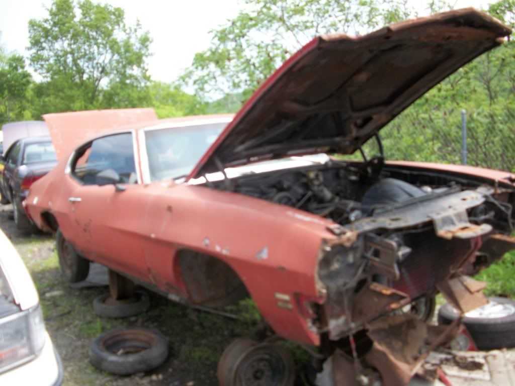 http://i282.photobucket.com/albums/kk241/jimmyfloyd182/For%20Sale/junkyardCars/GarysUPullIt_General/2011_05_27/100_1131.jpg