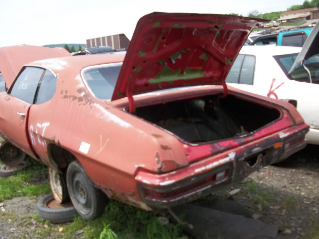 http://i282.photobucket.com/albums/kk241/jimmyfloyd182/For%20Sale/junkyardCars/GarysUPullIt_General/2011_05_27/100_1139.jpg