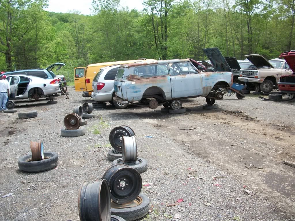 http://i282.photobucket.com/albums/kk241/jimmyfloyd182/For%20Sale/junkyardCars/GarysUPullIt_General/2011_05_27/100_1241.jpg