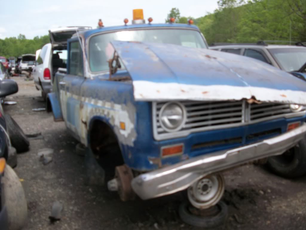 http://i282.photobucket.com/albums/kk241/jimmyfloyd182/For%20Sale/junkyardCars/GarysUPullIt_General/2011_05_27/100_1265.jpg