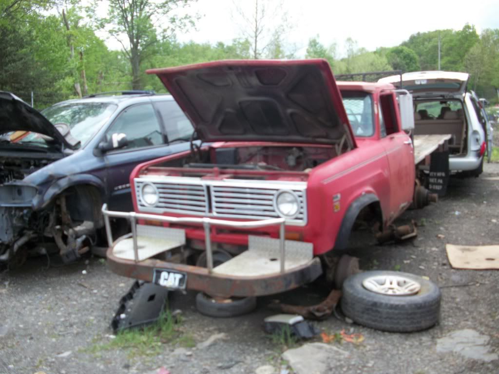 http://i282.photobucket.com/albums/kk241/jimmyfloyd182/For%20Sale/junkyardCars/GarysUPullIt_General/2011_05_27/100_1277.jpg