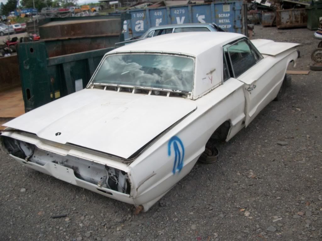 http://i282.photobucket.com/albums/kk241/jimmyfloyd182/For%20Sale/junkyardCars/GarysUPullIt_General/2011_06_02/100_1363.jpg