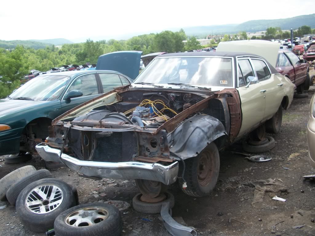 http://i282.photobucket.com/albums/kk241/jimmyfloyd182/For%20Sale/junkyardCars/GarysUPullIt_General/2011_06_10/100_1406.jpg