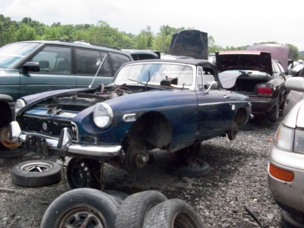 http://i282.photobucket.com/albums/kk241/jimmyfloyd182/For%20Sale/junkyardCars/GarysUPullIt_General/2011_06_10/100_1576.jpg