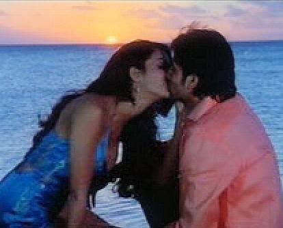mallika sherawat kiss. Mallika Sherawat Kiss Image