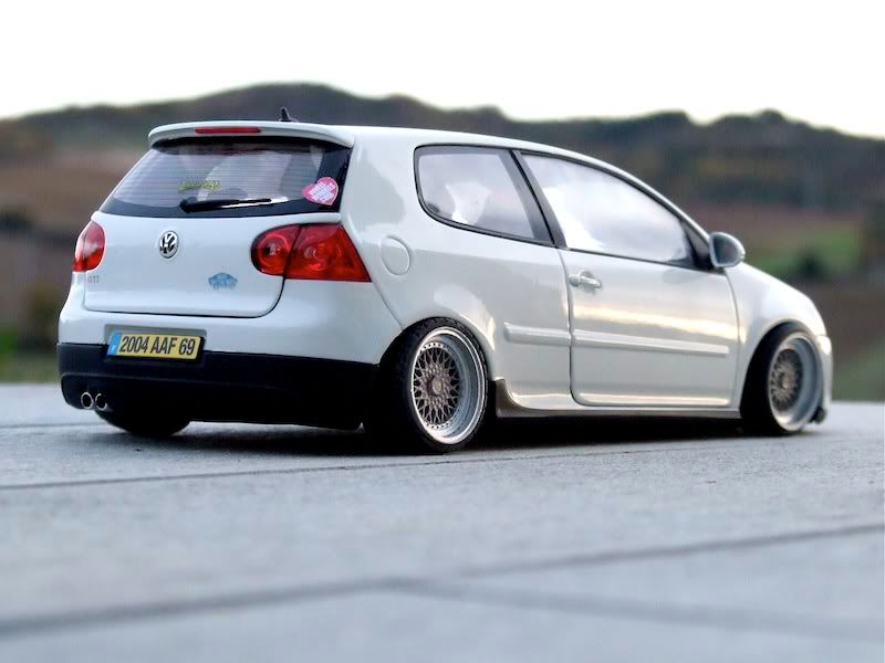 This time a slammed mk5 golf gti on 17'' bbs rs's Glow in the dark wheels
