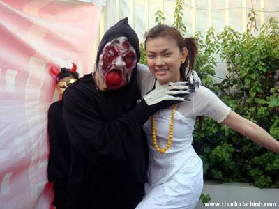 NGÔI NHÀ MA - Phiên bản 2: Kinh dị và rùng rợn. Hic - 2