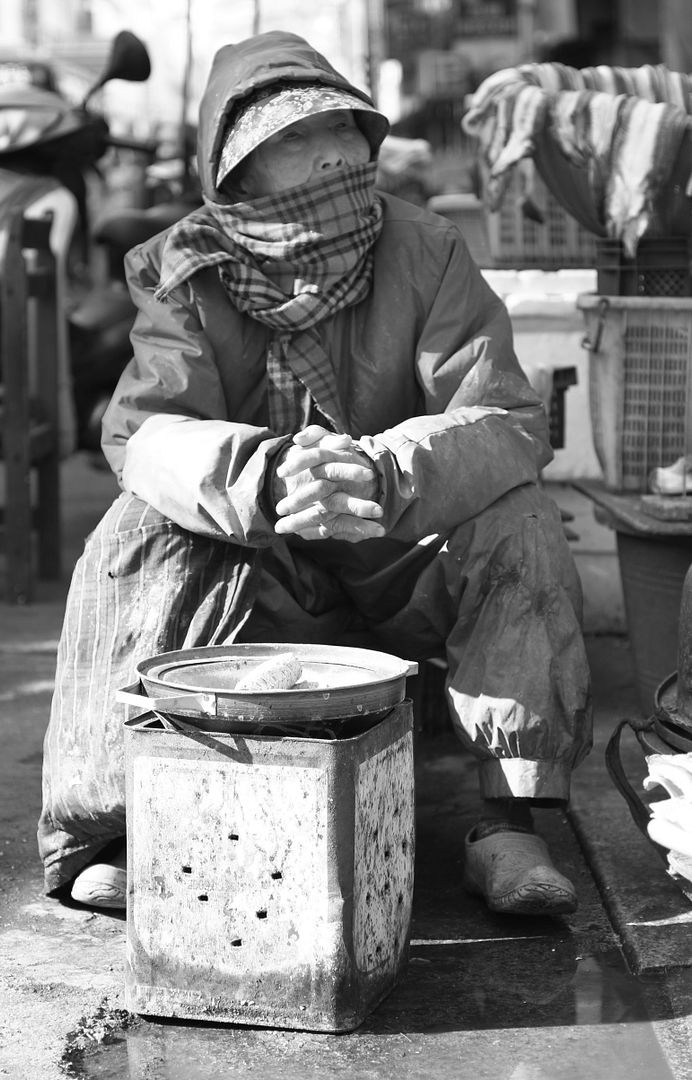 IMAGE: http://i282.photobucket.com/albums/kk279/Bearthedog_photos/Trips/Korea/IMG_9710.jpg