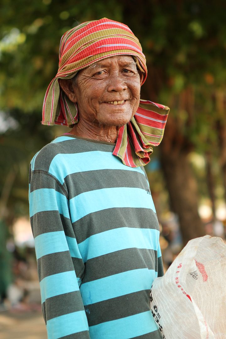 IMAGE: http://i282.photobucket.com/albums/kk279/Bearthedog_photos/Trips/Thailand/IMG_5974.jpg