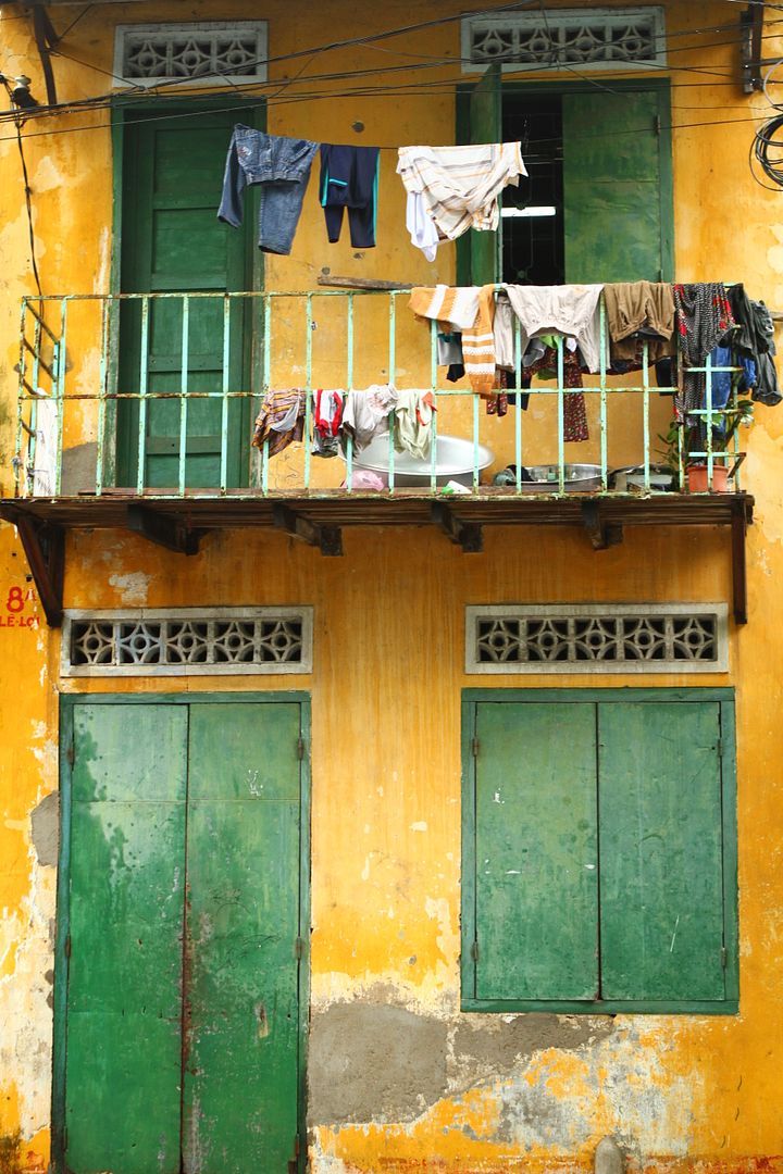 IMAGE: http://i282.photobucket.com/albums/kk279/Bearthedog_photos/Trips/Vietnam/IMG_0666-1.jpg