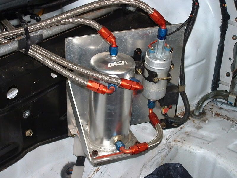 fuel_pump_and_swirl_pot_in_the_boot.jpg