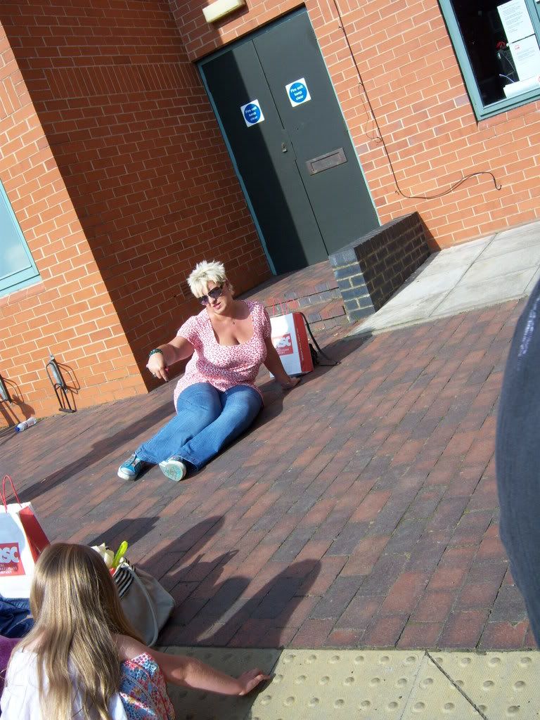 http://i282.photobucket.com/albums/kk270/Ery-chan_album/Stratford%20Upon%20Avon/100_0583.jpg?t=1222610753
